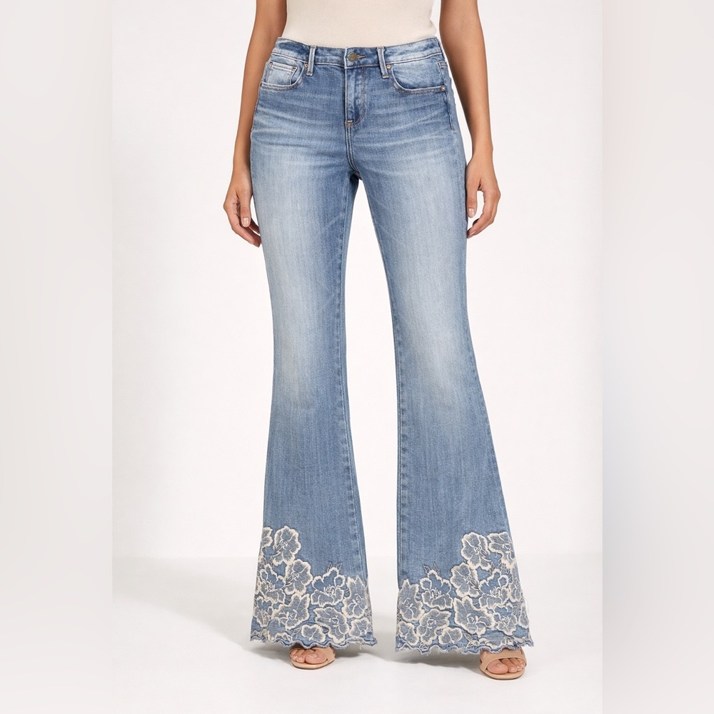 Driftwood floral embroidered flare Farrah jeans sz 28 x 34 white blue light wash
